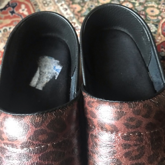 Leopard print slip on clogs sz 9 - Picture 5 of 5